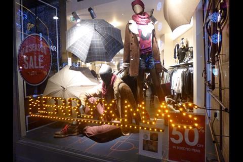 Massimo Dutti Christmas window display